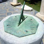 Reloj de sol en el Museo Náutico del Mar Egeo (Mýkonos -Grecia-) | Fuente: Wikimedia / Ulises Icardi