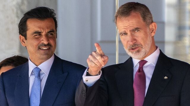 El Emir de Catar con el Rey de España en el acto celebrado en el Palacio Real de Madrid
