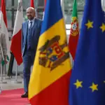 El presidente del Consejo Europeo, Charles Michel, con la presidenta de Moldavia Maia Sandu