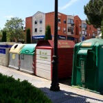 Contenedores para el reciclaje en una calle de Madrid