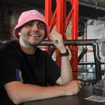 El vocalista de Kalush Orchestra posa con el micrófono de cristal