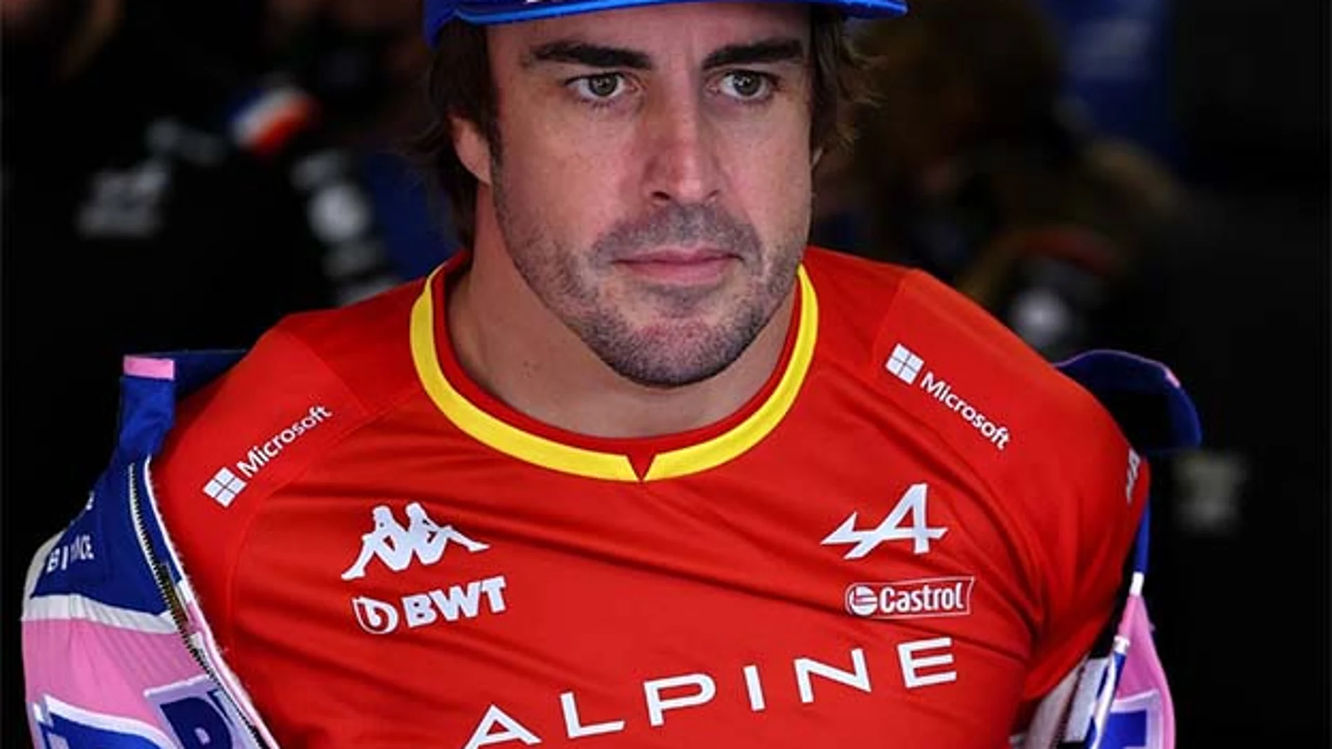 Fernando Alonso, con la camiseta especial de Alpine para el Gran Premio de España de Fórmula 1.