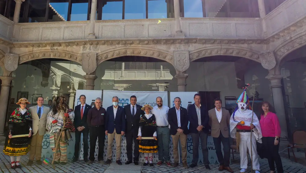 El presidente de la Diputación de Ávila, Carlos García, clausura la presentación del VI Festival de Máscaras y Danzas abulávila