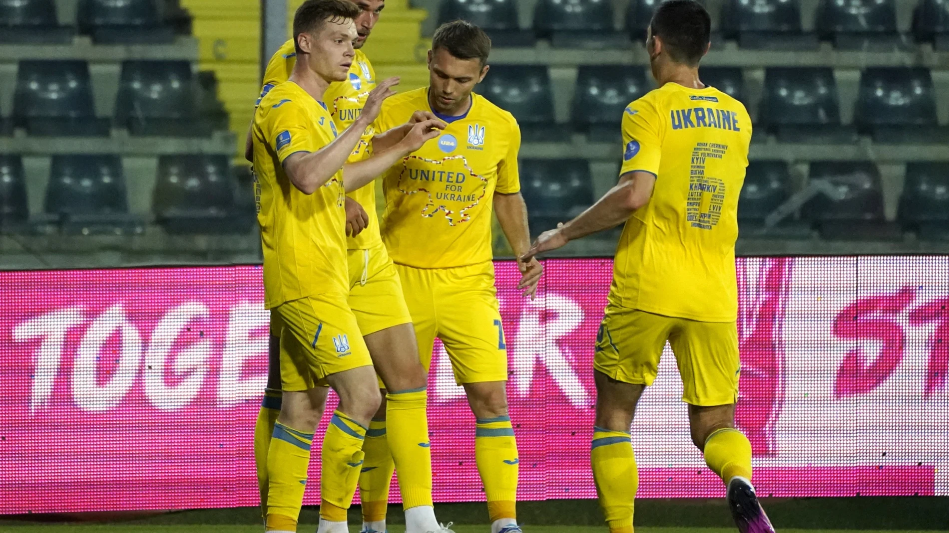 Ucrania celebra un gol de Roman Yaremchuk en el amistoso contra el Empoli.