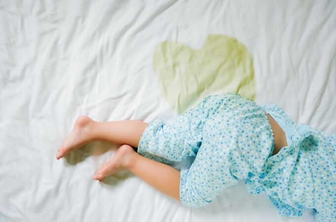 Un 10% de los niños de 5 años y un 5% de los de 10 años sigue mojando la cama involuntariamente mientras duerme