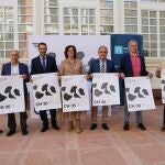 La presidenta de la Diputación de Palencia, Ángeles Armisén, acompañada del vicepresidente primero y diputado de Promoción Económica, Luis Calderón(I), y el presidente de la Asociación Nacional de Criadores de Ganado Churro (ANCHE), Mariano Paramio(2I), entre otros, presentan la XXXV Feria Nacional del Ganado Ovino Churro