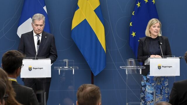 El presidente finlandés, Sauli Niinistö, y la primera ministra sueca, Magdalena Andersson