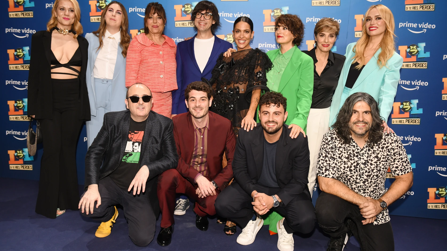 Foto de familia de los concursantes del estreno de la segunda temporada del programa de comedia ‘LOL: Si te ríes, pierdes’, en el Teatro Rialto