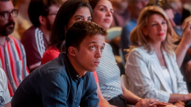 Íñigo Errejón, Rita Maestre, Yolanda Díaz (4i), en el acto de presentación del libro ‘Política sin anestesia’, de la portavoz de Más Madrid en la Asamblea, Mónica García,