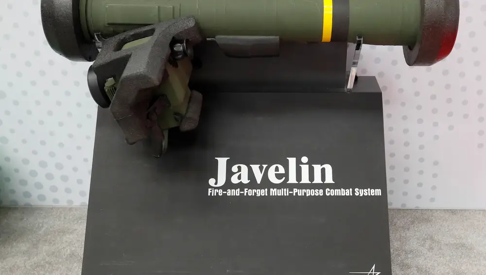 Un kit de misil antitanque Javelin en el stand de Lockheed-Martin en una feria de armamento en Bucarest