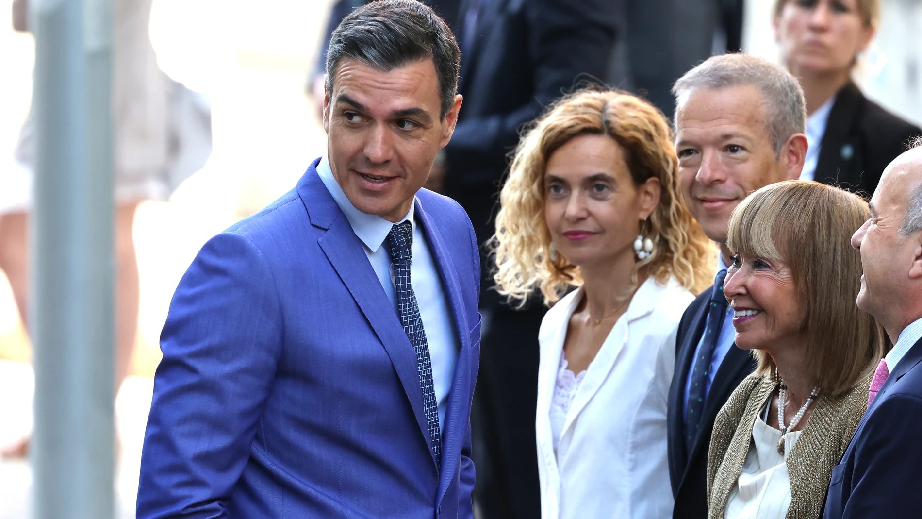 El presidente del gobierno, Pedro Sánchez, a su llegada a la conferencia “Los puentes de las Mujeres. Propuestas desde el Sur para el cambio global” celebrada en el Edificio Humanidades UNED, a 19 de mayo de 2022, en Madrid (España)