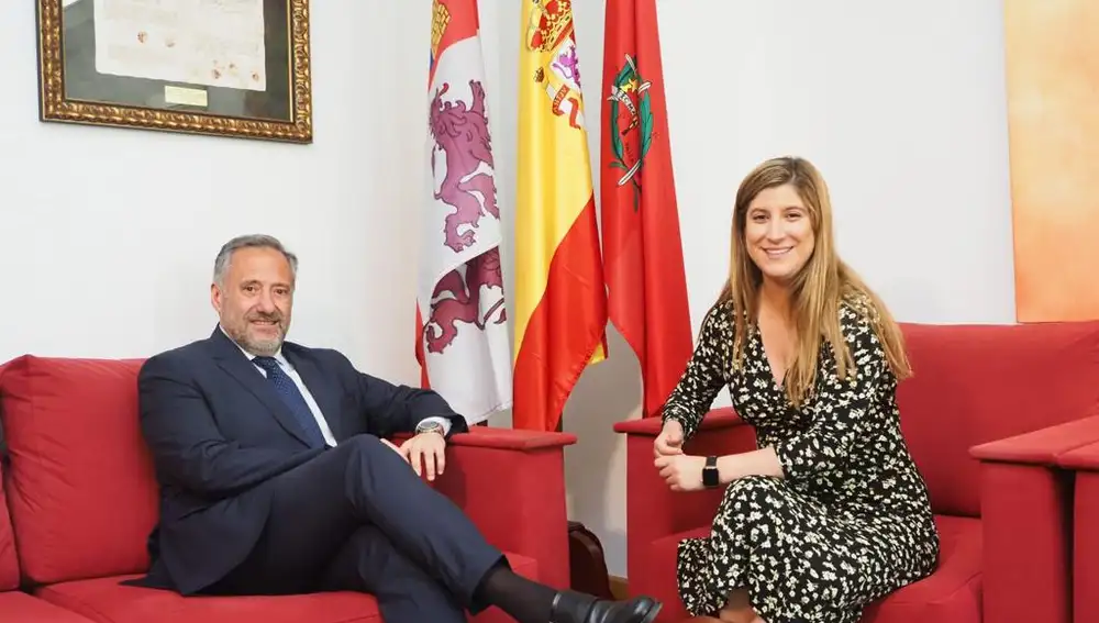 Carlos Pollán junto a la delegada territorial de la Junta en Valladolid, Raquel Alonso