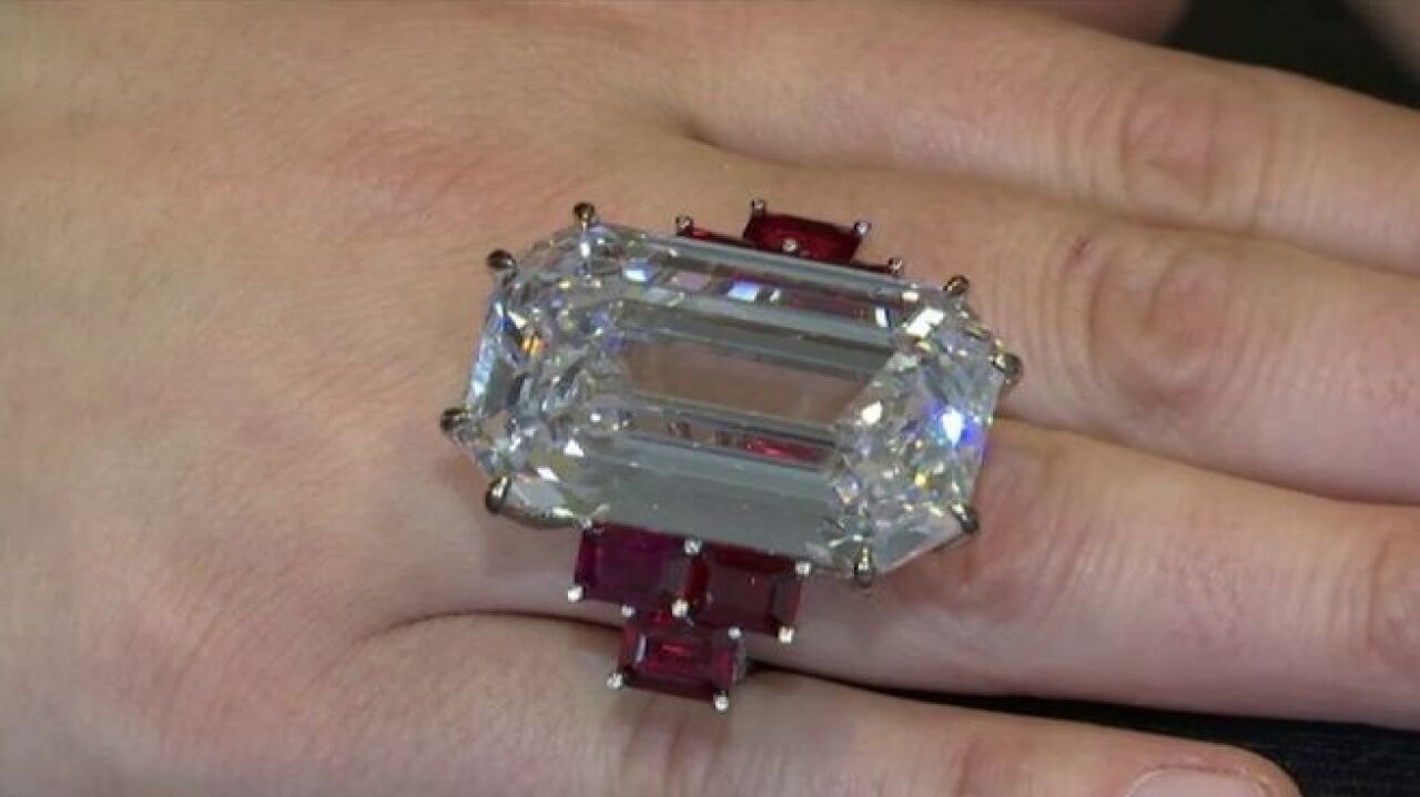 El impresionante anillo de diamantes y rub es que subastar Sotheby s