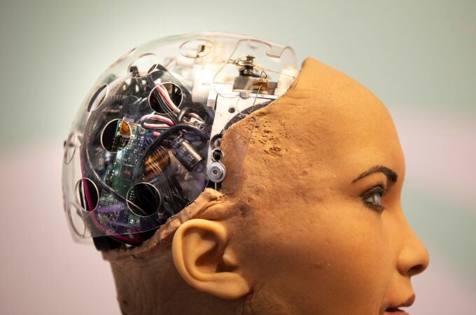 Detalle de la cabeza de la robot Sofía, humanoide diseñada para mantener complejas charlas y expresar más de medio centenar de emociones