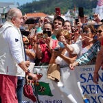 El Rey emérito a su llegada a la 3ª Regata del IV Circuito Copa de España 2022 clase 6m de vela, a 20 de mayo de 2022, en Sanxenxo, Pontevedra, Galicia (España).