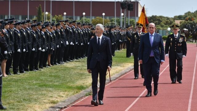 El ministro del Interior, Fernando Grande-Marlaska, en la jura de nuevos policías nacionales en Ávila