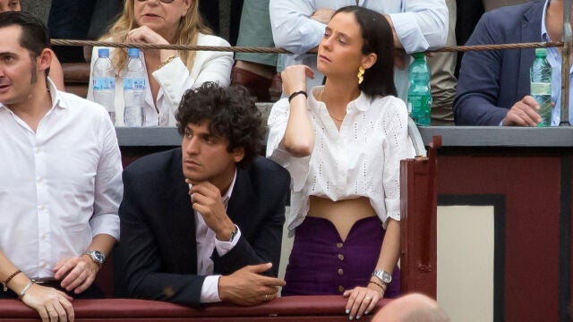 Victoria Federica de Marichalar y Tomás Páramo disfrutan de una tarde de toros en la Plaza de las Ventas.