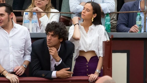Victoria Federica de Marichalar y Tomás Páramo disfrutan de una tarde de toros en la Plaza de las Ventas.