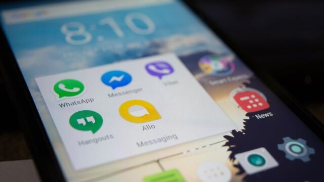 La descarga automática de los archivos que se comparten por WhatsApp amenaza el espacio de almacenamiento de tu móvil.
