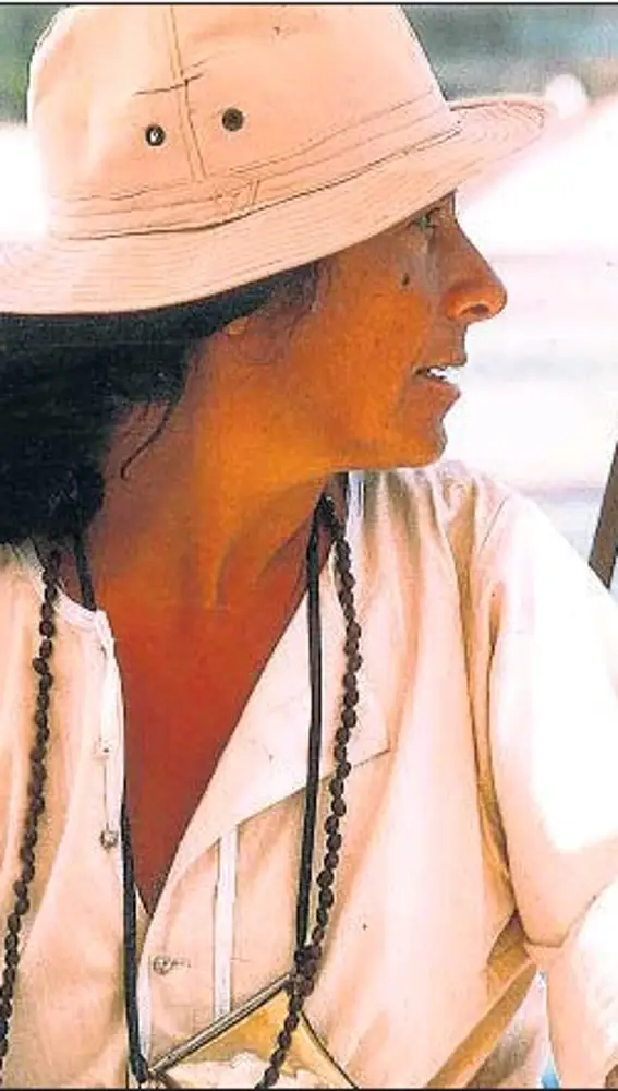 Preciosa imagen de Montse Ester, gran coleccionista de joyas étnicas, en uno de sus apasionantes viajes.