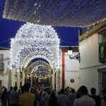 Las calles de Almonte están profusamente engalanadas para recibir a la Virgen del Rocío