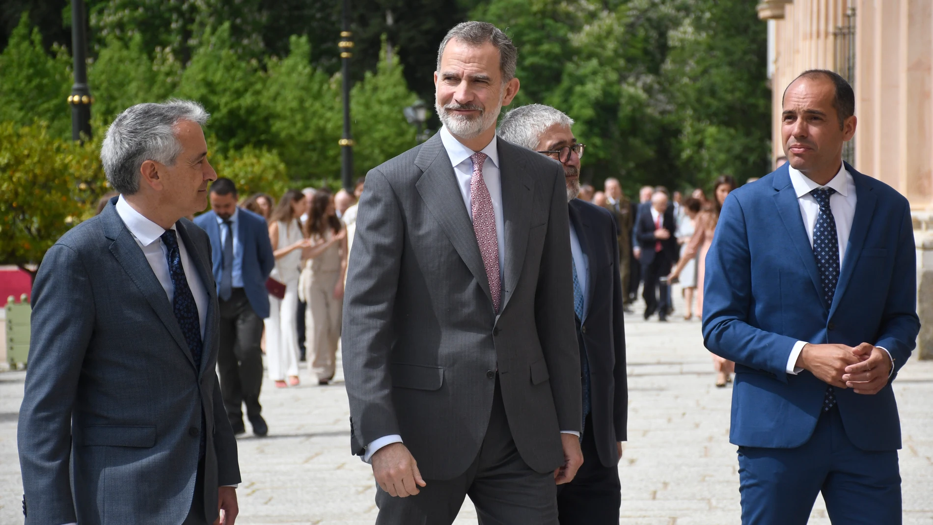 El rey Felipe a su llegada a la reunión anual del Consejo Científico del Real Instituto Elcano (RIE), este viernes en el Palacio Real de La Granja de San Ildefonso, en Segovia