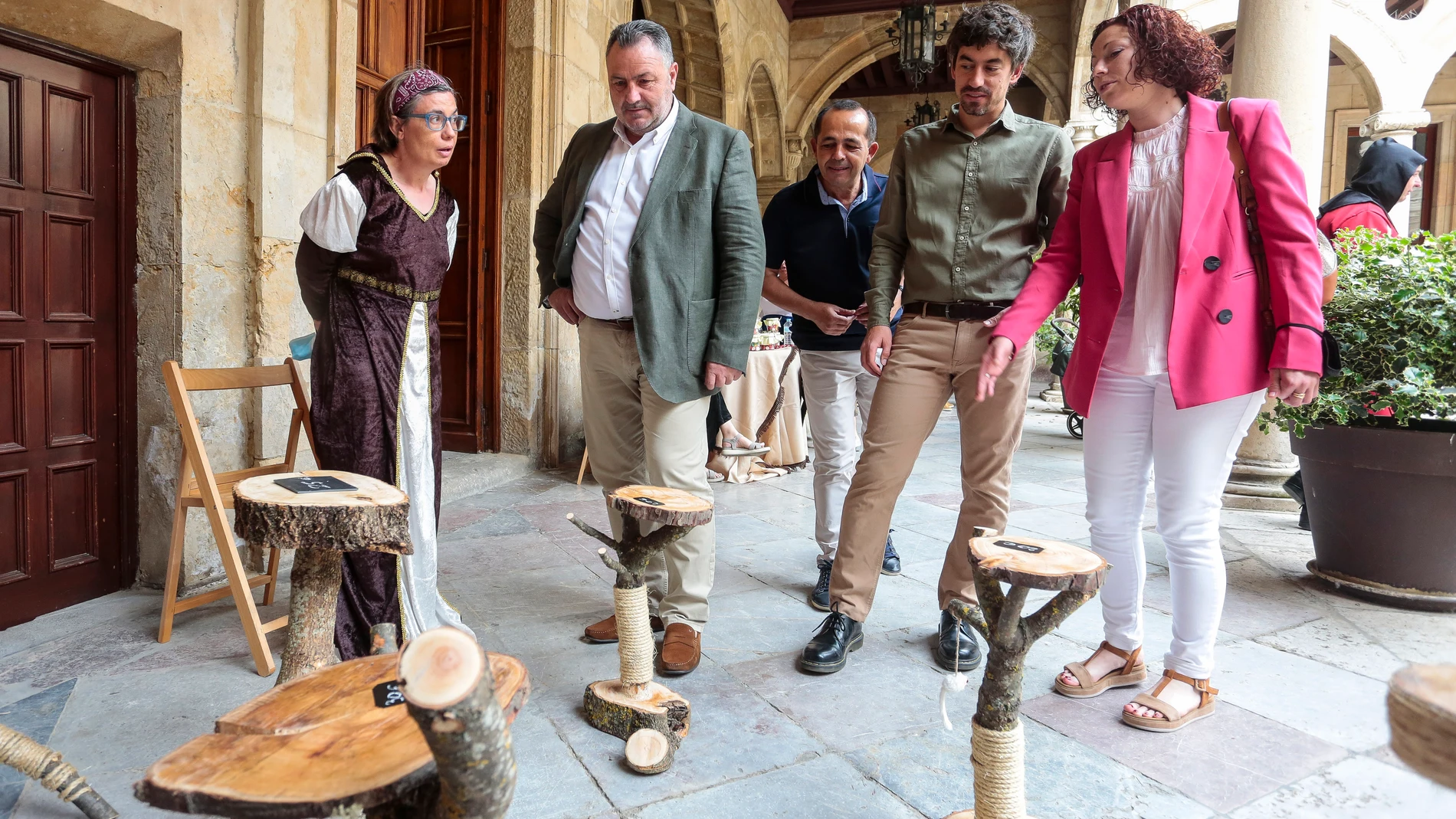 El presidente de la Diputación de León, Eduardo Morán, inaugura la Fiesta Medieval de los centros asistenciales