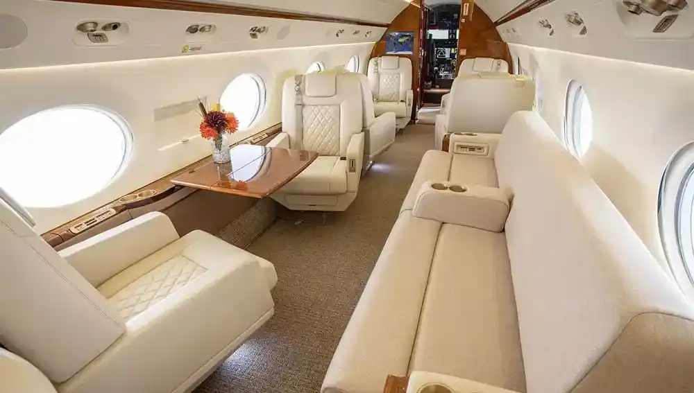 Interior del avión en el que ha viajado el monarca.