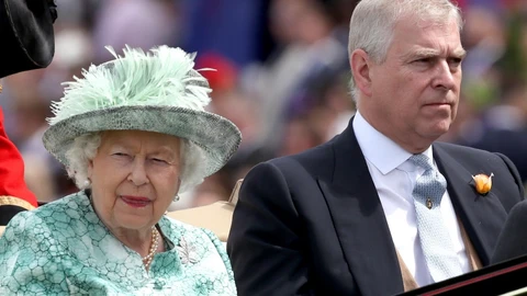 La Reina Isabel II y el príncipe Andrés