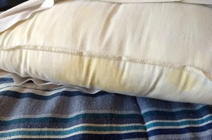 Cómo limpiar las almohadas cuando se ponen amarillas