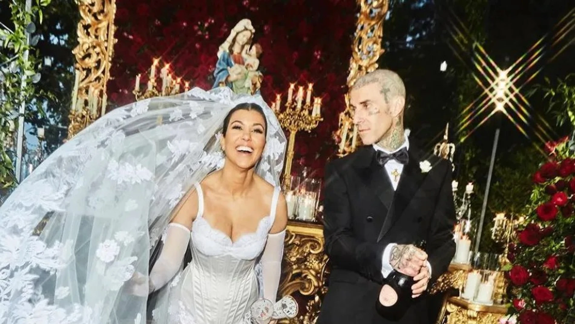 Imagen de la boda de Kourtney Kardashian y Travis Barker.