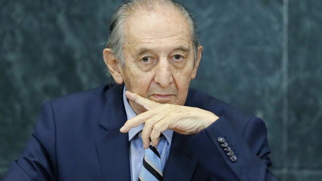 Fotografía de archivo fechada el 29 de mayo de 2017 que muestra al poeta mexicano Eduardo Lizalde