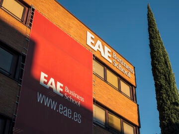 EAE Business School Barcelona se alía con ID Finance para potenciar el Máster de Finanzas & Fintech