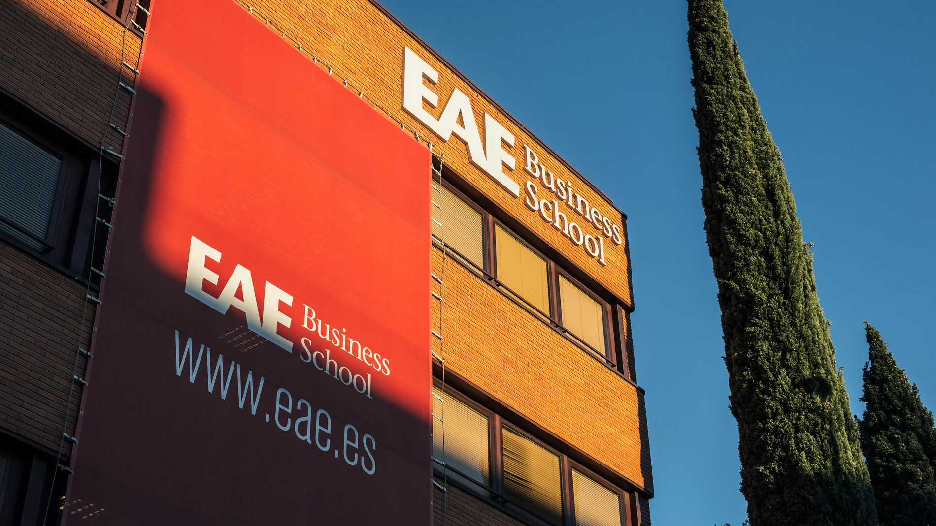 EAE Business School Barcelona se alía con ID Finance para potenciar el ...