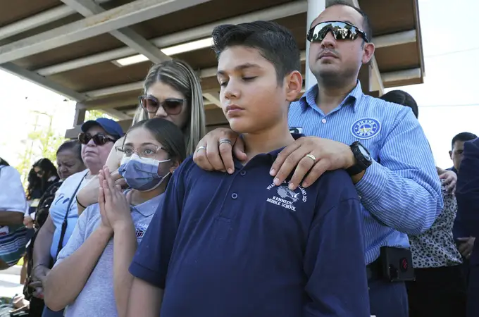 El tirador de la escuela de Texas se atrincheró en un sala con sus víctimas antes de ejecutarlas
