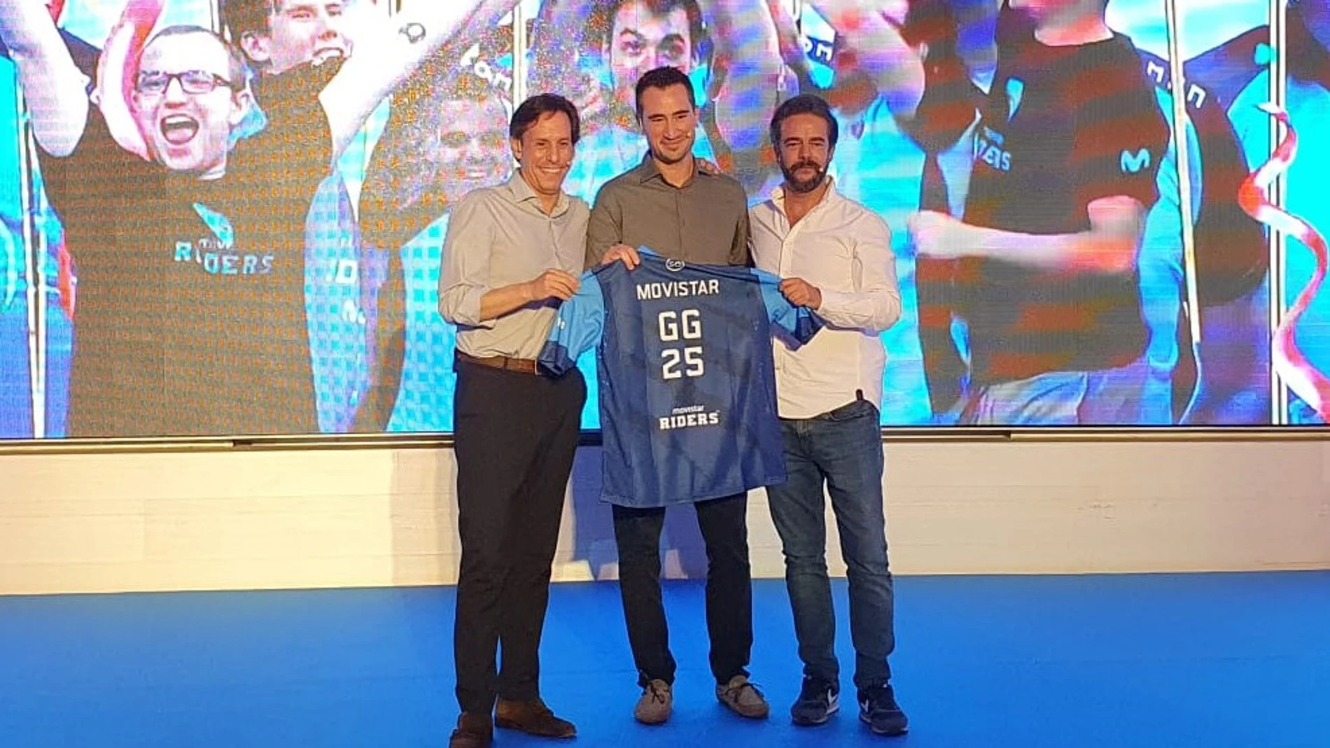 (De izquierda a derecha) Oscar Candiles, Director B2C Telefónica de España; Carlos Garcia- Acevedo, CEO Movistar Riders y Gaming House Media y Aitor Goyenechea, Director Publicidad y Marca Telefónica España