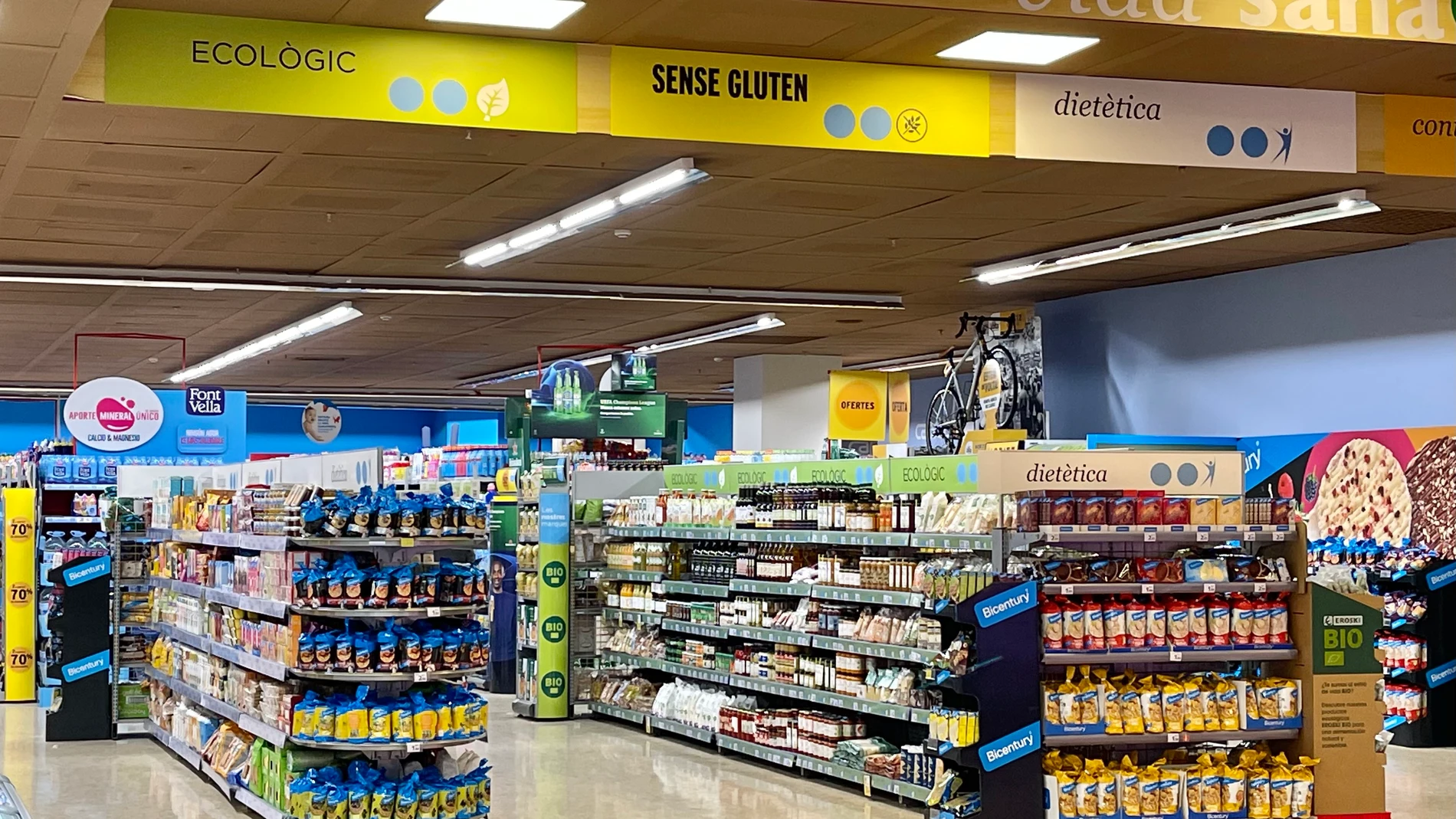 Sección de productos sin gluten de un supermercado de Caprabo