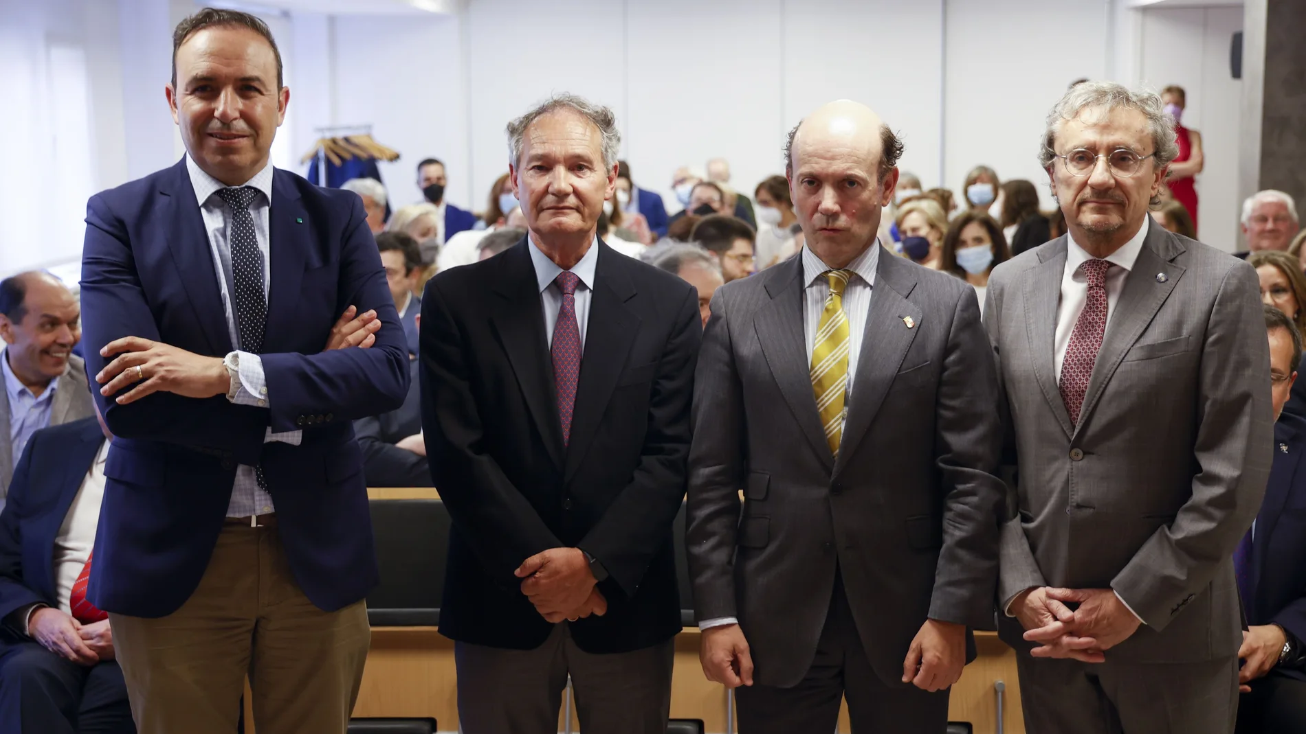 Acto de presentación de la nueva Junta Direrctiva del Ilustre Colegio Oficial de Médicos de Valladolid (ICOMVA), en el que han participado el vicepresidente primero de la Diputación de Valladolid, Víctor Alonso, el concejal del grupo municipal socialista del Ayuntamiento de Valladolid José Antonio Otero, el viceconsejero de Sanidad, Jesús García-Cruces, y el presidente de la institución colegial, José Luis Almudí