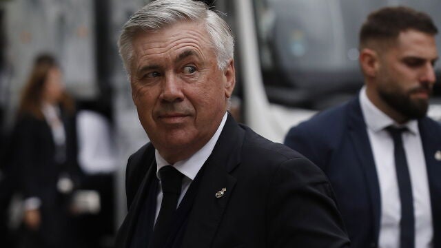 Ancelotti y su ceja, en París