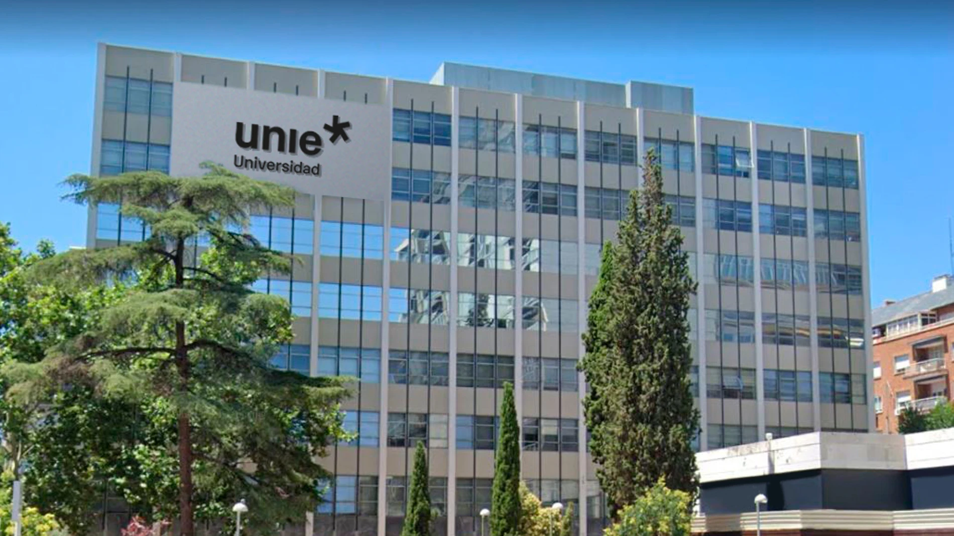 El campus principal de UNIE se encuentra situado en la calle Arapiles, en Chamberí.