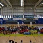 Foto de familia de los premiados con la rectora de la UCAV, María del Rosario Sáez Yuguero