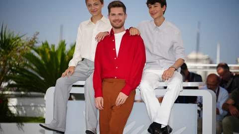 Victor Polster, Lukas Dhont y Jelle Florizoone en Cannes (de izda. a dcha.)