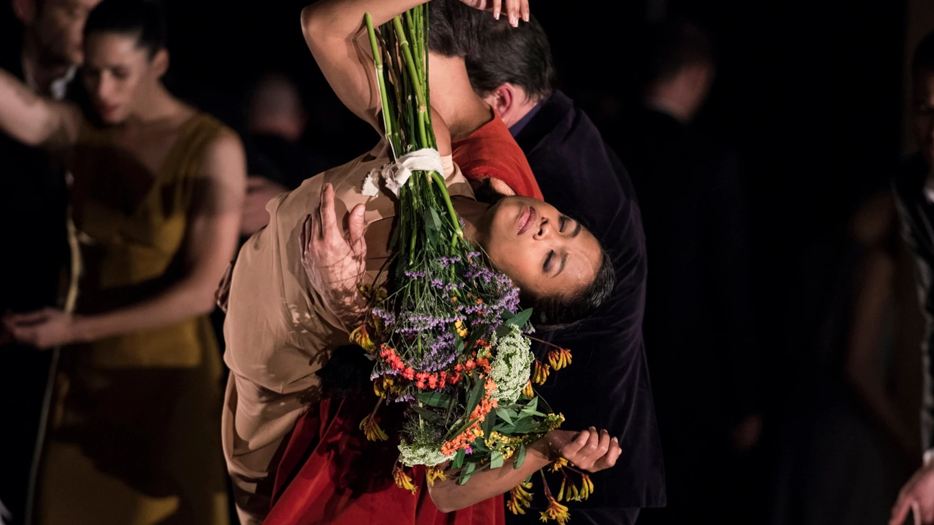La coreógrafa alemana Sasha Waltz ha sido la encargada de dirigir a los bailarines de «L’Orfeo», de Monteverdi