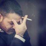 Hombre fumando. Fumador. Pensativo, triste, deprimido.
PIOLA666
  (Foto de ARCHIVO)
01/01/1970