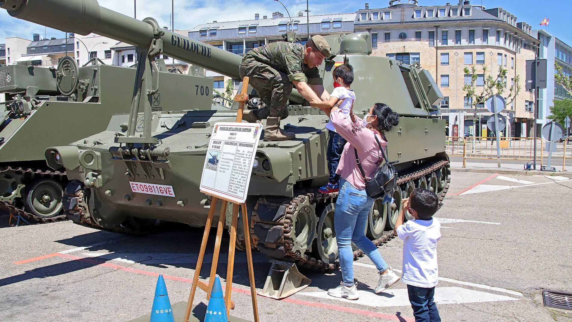 Jornada de puertas abiertas de las Fuerzas Armadas con exposiciones y exhibiciones en León