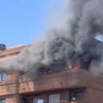 Incendio de una vivienda en la avenida de Aragón de València. (Cedido EUROPA PRESS)