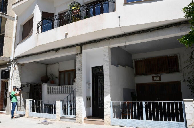 Vivienda del municipio de Tíjola (Almería) donde ayer al mediodia fue encontrada muerta una mujer presuntamente asesinada por su marido, que se entregó horas después del crimen. EFE / Carlos Barba