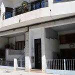 Vivienda del municipio de Tíjola (Almería) donde ayer al mediodia fue encontrada muerta una mujer presuntamente asesinada por su marido, que se entregó horas después del crimen. EFE / Carlos Barba