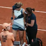 Paula Badosa fue intervenida durante el partido contra Kudermetova, pero no pudo acabarlo