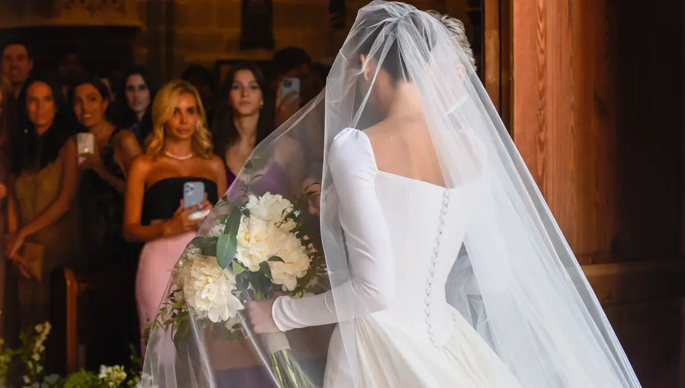 Marta Lozano con vestido de novia de Lorenzo Caprile.